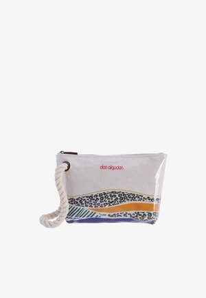 Pequeño estuche rectangular de tela beige con cremallera, ribete con estampado abstracto de animales colorido, correa de muñeca de cuerda y logotipo rojo "don algodon".