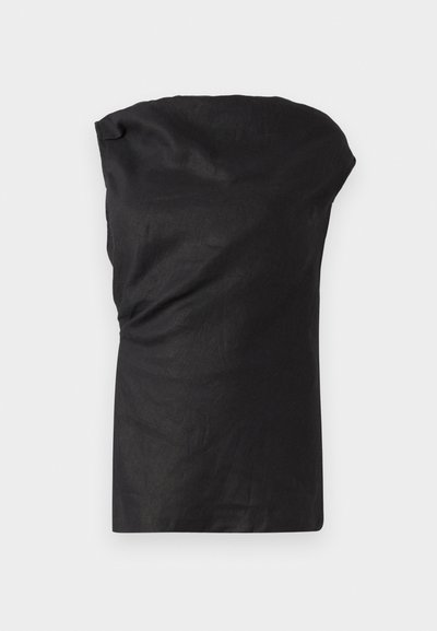 Svart ärmlös topp i ett lätt, texturerat tyg. Har en draperad halsringning och en avslappnad passform med en rak nederkant.