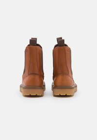 ECCO STAKER CHELSEA BOOT - Støvletter - cognac