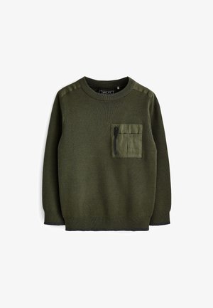 Pull en maille vert foncé à manches longues avec poignets et ourlet côtelés, doté d'une poche poitrine en tissu avec une fermeture éclair noire verticale.