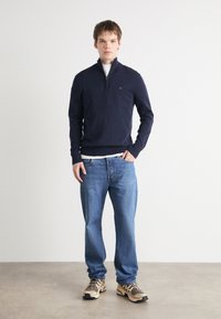 Tommy Hilfiger ESSENTIAL ZIP MOCK - Jumper - desert sky