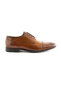 Brązowe skórzane buty wizytowe z okrągłym noskiem, przeszywanymi detalami oraz niską, teksturowaną czarną gumową podeszwą. Posiada pięć oczek do sznurowania.