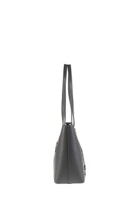 Borsa a spalla in ecopelle grigia con due manici lunghi, forma angolare e tasche laterali con zip. Superficie texture e finitura liscia.