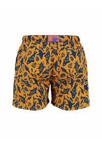 Pantaloni da bagno gialli con un motivo ispirato al mare in blu scuro, caratterizzati da pesci e conchiglie, vita elastica e una piccola etichetta con il marchio sul retro.