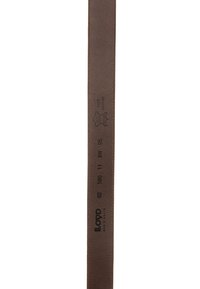 Brauner Ledergürtel mit glatter Textur, versehen mit geprägten Motiven und Markenlogo. Die angegebene Länge beträgt 95 cm.