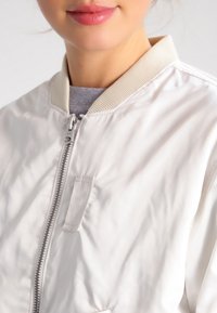 G-STAR Bomberjacka - off-white