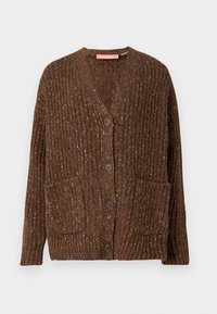 Brązowy sweter z dzianiny o teksturowanym wzorze prążkowym, z dekoltem w serek, pięcioma guzikami i dwiema przednimi kieszeniami.