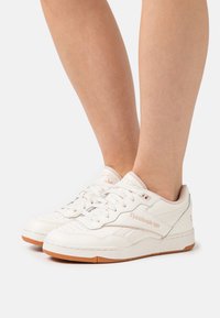 Reebok Classic BB 4000 II - Baskets basses - vintage chalk/ecru