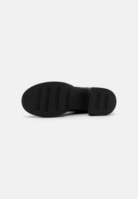Even&Odd Wide Fit Botki na platformie