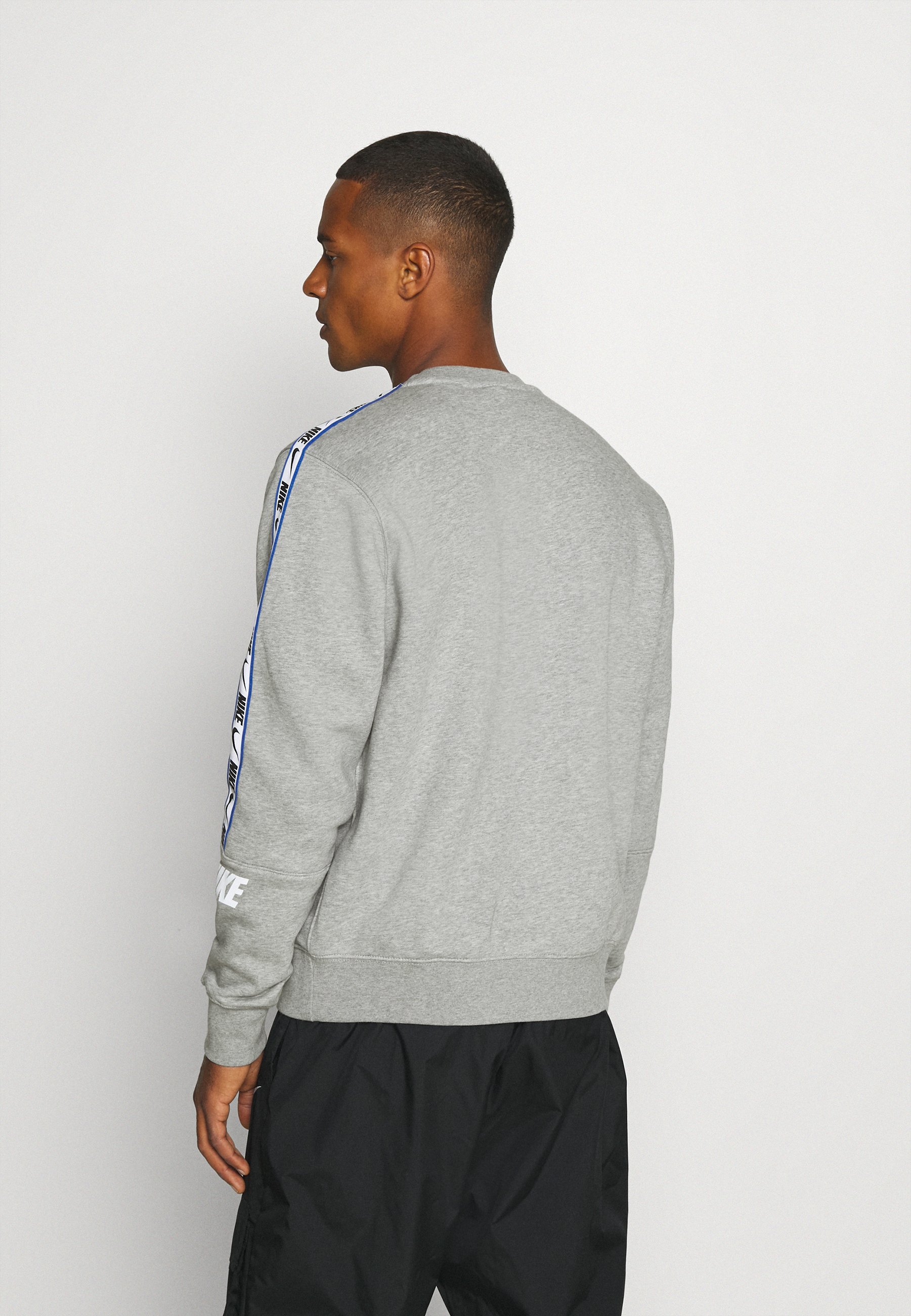 Nike Sportswear REPEAT CREW Sweatshirt grey heather Nike Sportswear REPEAT CREW Sweatshirt grey heather