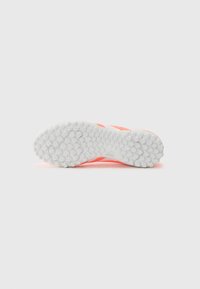adidas Performance PREDATOR CLUB UNISEX - Ghete de fotbal pentru gazon sintetic - signal coral/white/beam orange