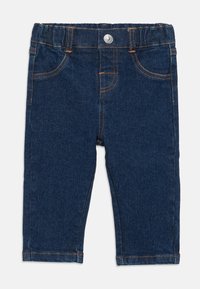 Pantaloni in denim blu scuro con vita elastica, tasche frontali e cuciture a contrasto. Design dritto con una texture liscia.