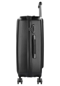 Valigia rigida nera con finitura testurizzata, manico retrattile, due ruote e manico laterale per il trasporto. Chiusura frontale con zip e lucchetto a combinazione.