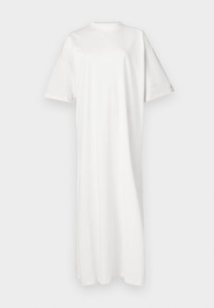 Vestido blanco de longitud media hecho de algodón suave con cuello redondo y mangas cortas; presenta un ajuste relajado y una silueta recta.