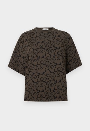 Haut noir à manches courtes avec une coupe large et un motif floral marron foncé couvrant l'ensemble, doté d'un col rond et d'une étiquette Marimekko.