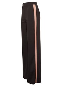 Svarta vida byxor med ett rosa vertikalt rand längs sidan, tillverkade i ett mjukt, texturerat material och med resår i midjan.