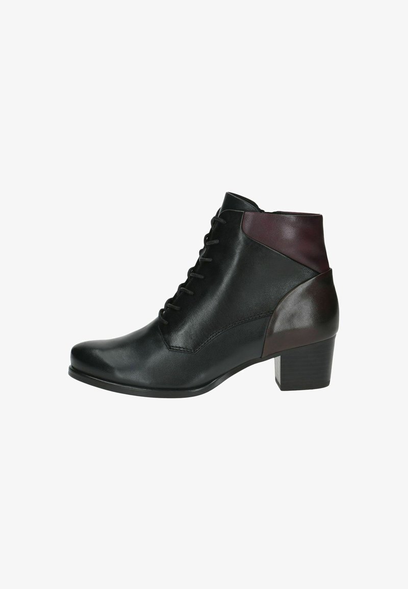 Bottine en cuir noir à lacets, avec des accents bordeaux, bout pointu et talon empilé. Texture lisse avec des détails de couture.