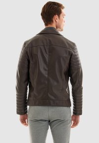 Pierre Cardin Giacca in similpelle - braun