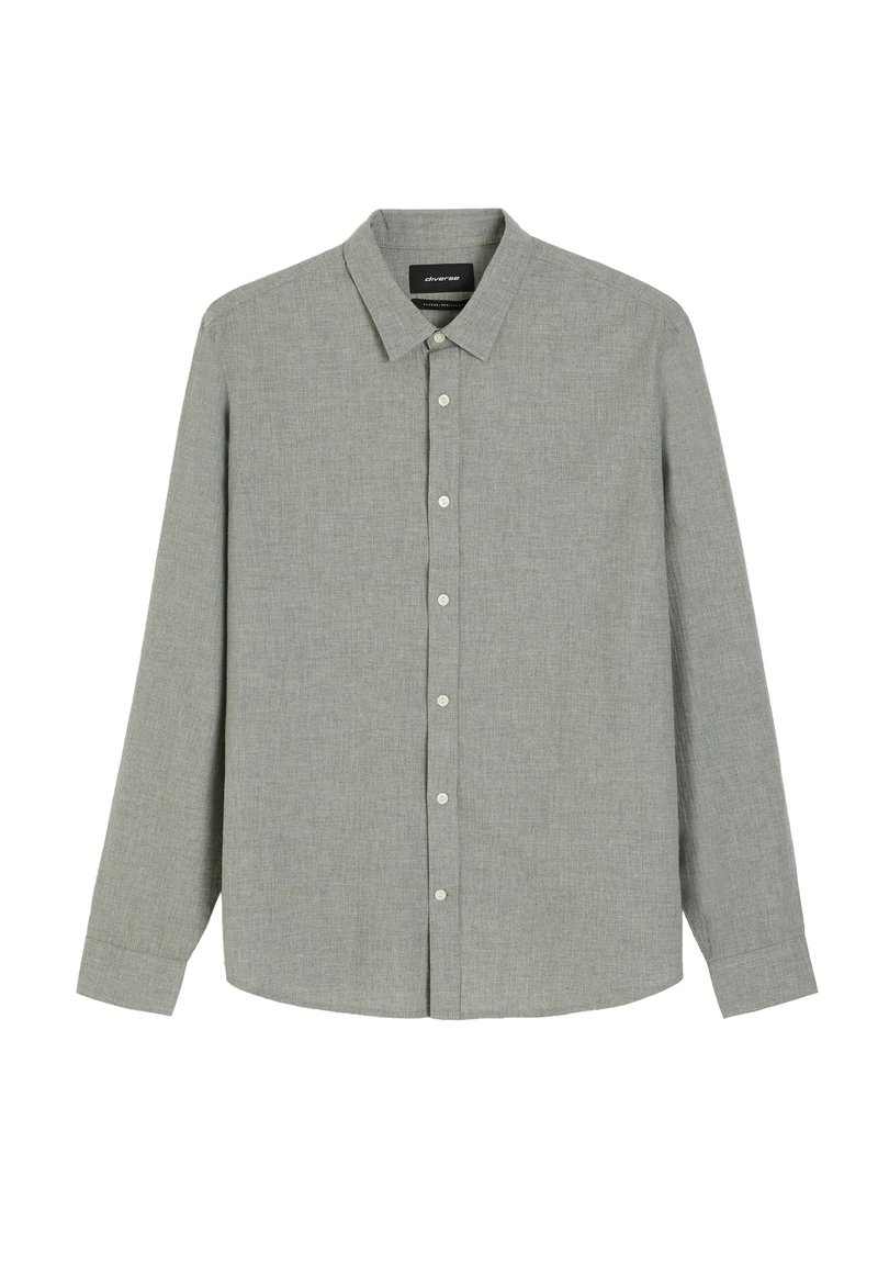 Jasnoszara koszula z długim rękawem, zapinana na guziki, z kołnierzykiem i mankietami, wyeksponowana na płasko na białym tle.