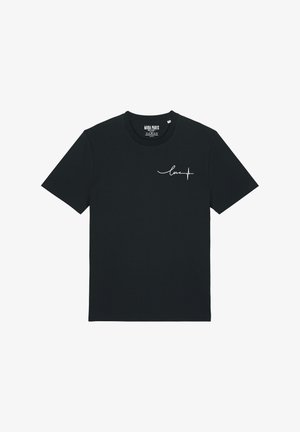 Camiseta negra de algodón con mangas cortas, que presenta un diseño en blanco con la palabra "love" en cursiva y una línea de pulso en el área del pecho izquierdo.