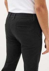 Next SLIM FIT - Pantalones chinos - black elasticated waist