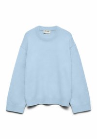Pull bleu clair en maille avec col rond, épaules tombantes, poignets et ourlet côtelés. Texture douce, coupe décontractée et design minimaliste.