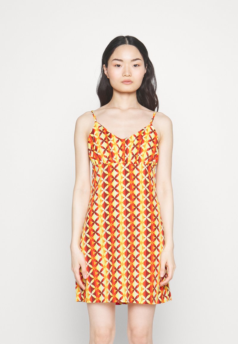 Noisy May Petite NMRUE STRAP MINI DRESS - Φόρεμα ημέρας - pastel yellow