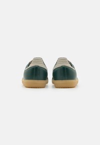 adidas Originals SAMBA UNISEX - Sportbačiai - mineral green/off white/putty grey