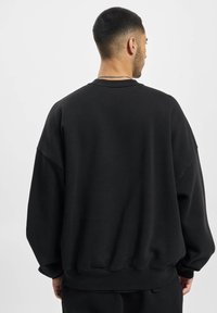 DEF CREWNECK - Collegepaita - black washed
