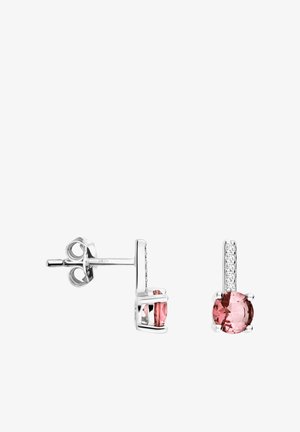 Boucles d'oreilles clous en argent avec des pierres précieuses rondes roses et de petites pierres claires sur la barre verticale tenant la pierre principale.