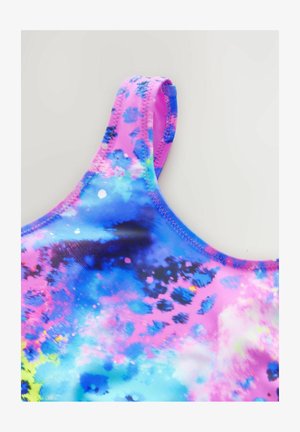 Daudzkrāsains peldkostīms ar dzīvīgu kreklu apdruku zilās, rozā un violetās krāsās. Izgatavots no gludas auduma ar regulējamām siksnām.