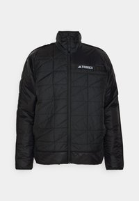 Chaqueta puffer acolchada negra con cierre de cremallera, cuello alto y logo de Terrex en el pecho. Fabricada en tejido sintético, de textura suave.