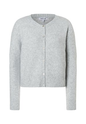 Grauer gestrickter Cardigan mit rundem Ausschnitt, langärmeligen Ärmeln, geripptem Saum und fünf Knöpfen an der Vorderseite. Weiche Textur und schlichtes Design.