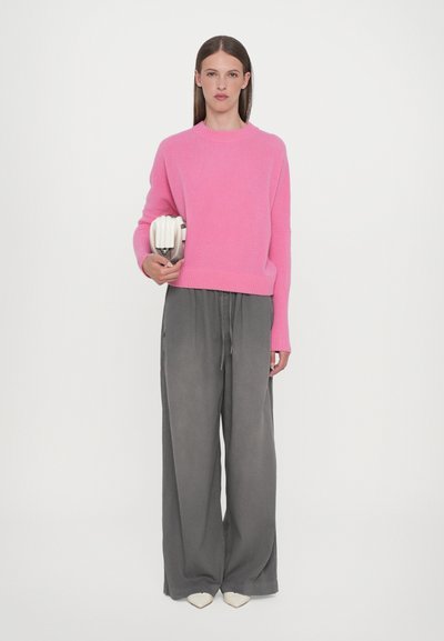CLOSED CREW NECK CROPPED - Maglione - flamingo pink
