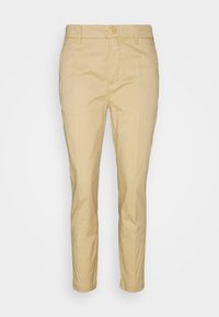 Beige chinos med rak passform, gjorda av lätt bomull. Har en knappstängning, framfickor och skräddarsydd fåll.