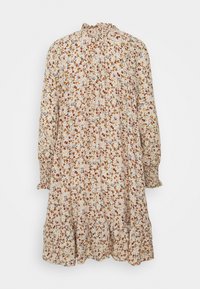 Vestido floral en tejido ligero con escote con volantes, mangas largas y falda en capas. Los colores incluyen patrones en crema, naranja y rosa.