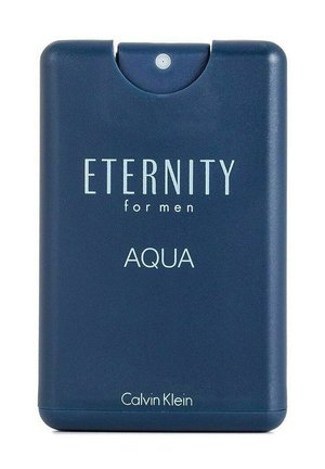 Suorakaiteen muotoinen laivastonsininen suihkepullo, jossa on Calvin Kleinin "Eternity for men Aqua" -etiketti ja pieni pyöreä suihkeaukko ylhäällä.