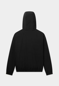 Jachetă neagră cu glugă, cu manșete și tiv elastic. Textură netedă și design minimalist, fără logo-uri sau modele vizibile pe spate.