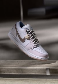Jordan AIR JORDAN LOW SE Sneakers basse white/ironstone
