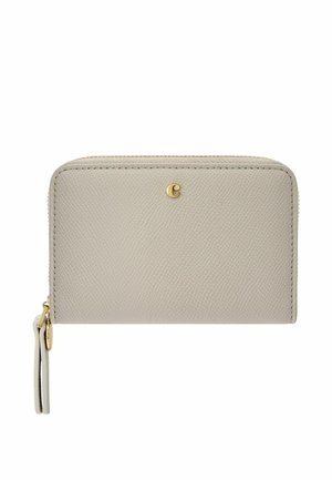 Svetlo béžová peňaženka z textúrovanej kože so zlatým zipsom a malým zlatým logom "C" na prednej strane, zobrazená na bielom pozadí.