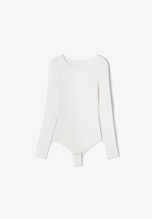 Långärmad vit body i mjukt, lättviktigt tyg. Har rund halsringning och tryckknappsförslutning nederst. Mjuk textur.