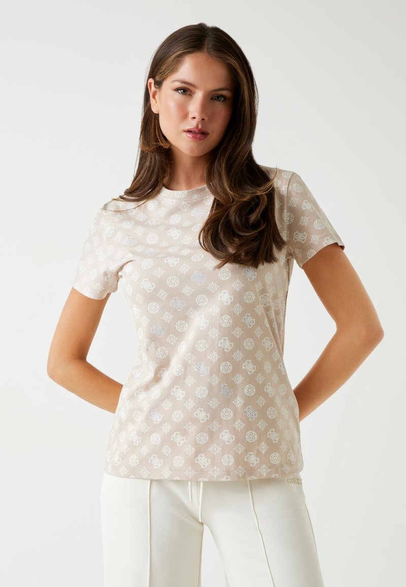 Lichtbeige t-shirt met korte mouwen, voorzien van een subtiel cirkelpatroon en zilveren accenten, gemaakt van een zachte, gladde stof. Standaard pasvorm.