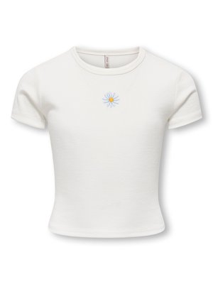 Crop top bianco a maniche corte con lavorazione a coste, scollo tondo e piccola margherita ricamata in blu e giallo al centro del petto.