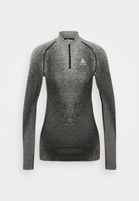 Fekete és szürke sport hosszúujjú póló cipzáras gallérral, texturált anyagból, testhezálló fazonnal és logóval a bal mellen.