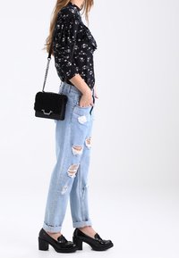 Topshop Taška s příčným popruhem - black