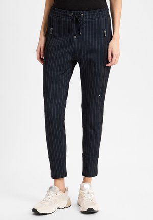 Marineblau gestreifte Jogginghosen aus weichem Material, mit einem elastischen Bund und verstellbarem Kordelzug, Reißverschlusstaschen und schmal zulaufenden Bündchen.