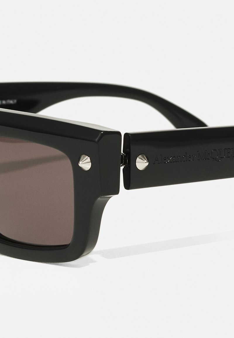 Alexander McQueen RECTANGULAR SQUARED - Sonnenbrille - black/grey