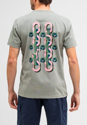 BOB HOOK TEE - Print T-shirt - lt seal grey