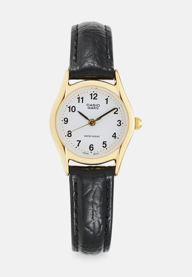 Montre en quartz dorée avec un cadran blanc rond, un bracelets en cuir noir, des index noirs et des caractéristiques de résistance à l'eau.