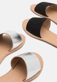 Anna Field 2 PACK - Slip-on sandaler - black/silver